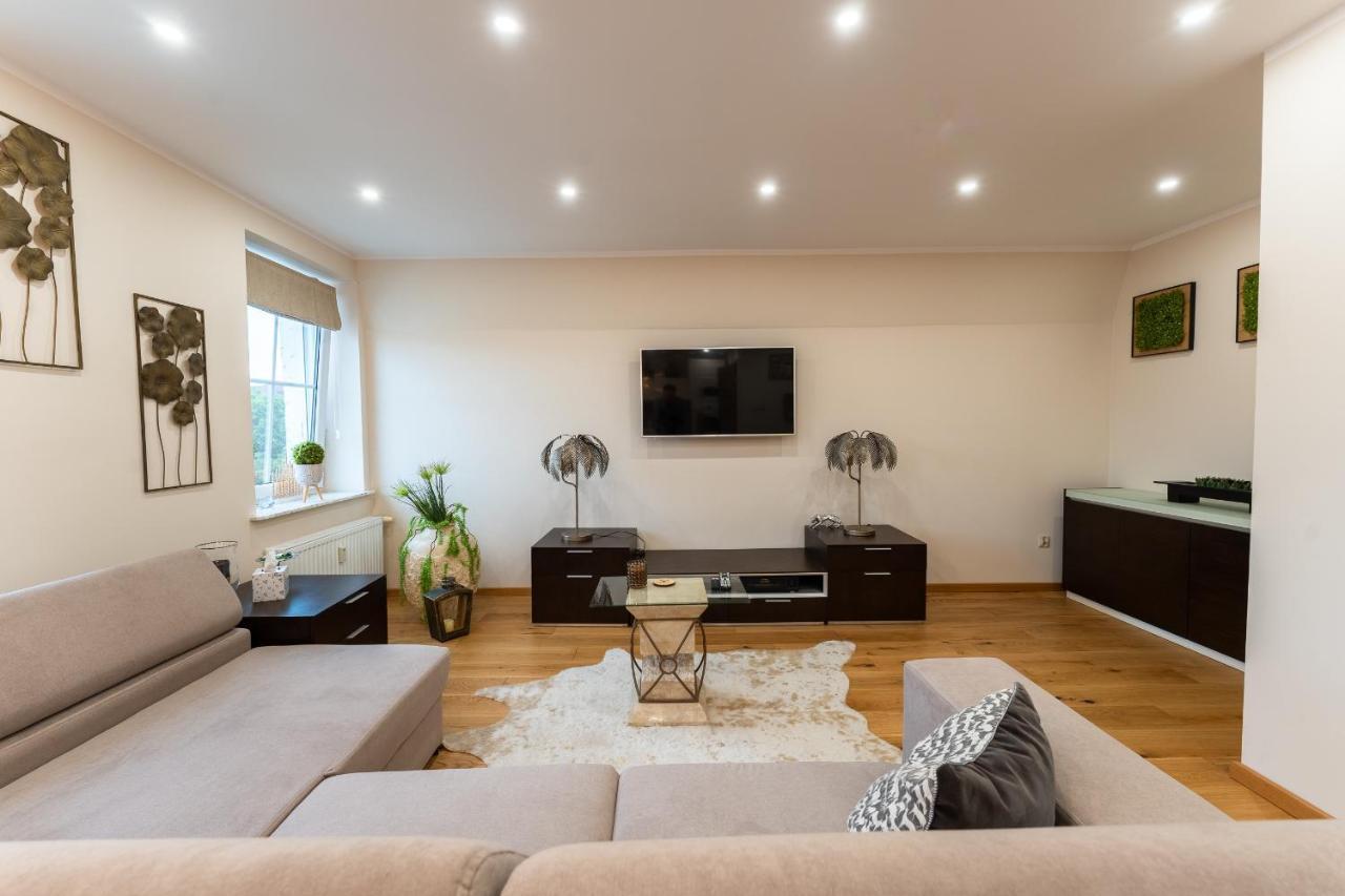 Apartament Zloty Jelonek - 4 Osobowy Na Placu Ratuszowym - Space Apart イェレニャ・グーラ エクステリア 写真
