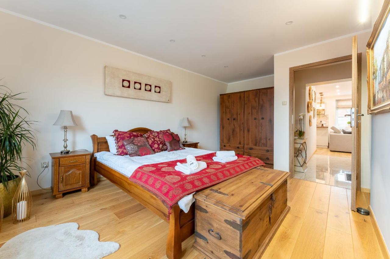 Apartament Zloty Jelonek - 4 Osobowy Na Placu Ratuszowym - Space Apart イェレニャ・グーラ エクステリア 写真